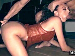 Isabella De Laa opens her crack for a muscular Christian Clay