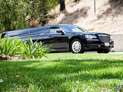 Grosser schwanz, Schwarz, Auto, Interrassisch, Masturbation, Natürlichen titten, Zierlich, Piercing