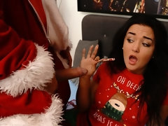 Grosser arsch, Blasen, Braunhaarige, Handjob, Pov, Rasiert, Entkleiden, Tätowierung