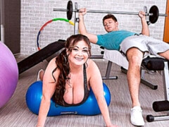 Mooie dikke vrouwen, Grote kont, Grote mammen, Bruinharig, Dik, Sportzaal, Handbeurt, Moeder die ik wil neuken