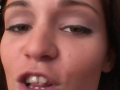 18 ans, Brunette brune, Éjaculation interne, Mignonne, Hard, Seins naturels, Pov, Adolescente