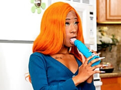 Noire, Sucer une bite, En levrette, Noir ébène, Masturbation, Mère que j'aimerais baiser, Rousse roux, Rasée