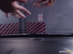 Lamer culo, Culo grande, Tetas grandes, Polla, Europeo, Corridas faciales, Perforación, Cabello corto