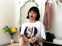 Short-haired chick Freja Noir plays with her rubber sex toy