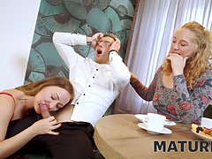 ブロンド, エロ熟女, 女 人男 人, Hd, 熟年, 淫乱熟女, 義母, 三人