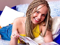 Enthousiasteling, Vingeren, Masturbatie, Alleen, Kousen, Tiener, Tieten likken, Speelgoed