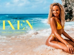 Noire, Sucer une bite, Noir ébène, Branlette thaïlandaise, Interracial, Embrassement, De plein air, Adolescente