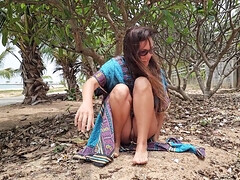 Plage, Exhib, Pisser, Public, Solo, Nénés, Voyeur, Épouse