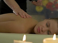 Grote lul, Pijpbeurt, Bruinharig, Hondjeshouding, Masseren, Natuurlijke tieten, Tiener, Tieten likken