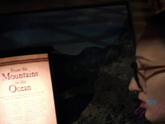 Amateur, Sucer une bite, Brunette brune, Doigter, Lunettes, Petite femme, Public, Fumer