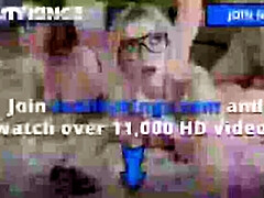 Blondine, Blasen, Kehlenfick, Hundestellung, Aufs gesicht abspritzen, Riesig, Realität, Reiten