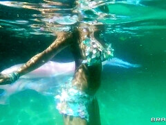 Anal, Chica, Verga grande, Tetas grandes, Morena, Madres para coger, Piscina, Realidad