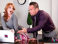 Gros cul, Grosse bite, Sucer une bite, En levrette, Petite femme, Rousse roux, Cheveux courts, Adolescente