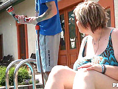 Chunky milf facesitting outdoors before bj