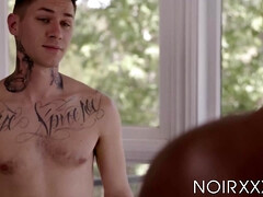Noire, Sucer une bite, Tir de sperme, Gorge profonde, En levrette, Homosexuelle, Hard, Interracial