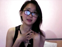 Aziatisch, Brits, Bruinharig, Rondborstig, Schattig, Tiener, Tieten likken