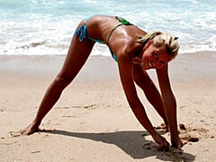 18, 素人, デカ尻, デカパイ, ブロンド, 指いじり, ガリガリ, ストリッピング