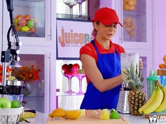 It's Juicy: blonde deepthroated and screwed in ripped jeans by Quinton James