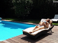 18 jahre, Grosser arsch, Blondine, Braunhaarige, Solo, Jungendliche (18+), Eng, Unter wasser