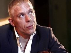 デカ尻, フェラチオ, チン, ヨーロピアン, 手コキする, ヒール, キス, 三人