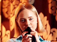 Enthousiasteling, Slaapkamer, Bruinharig, Ondergoed, Mager, Alleen, Kousen, Tieten likken