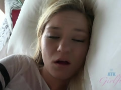 Amateur, Blonde, Sucer une bite, Branlette thaïlandaise, Embrassement, Huilée, Maigrichonne, Nénés