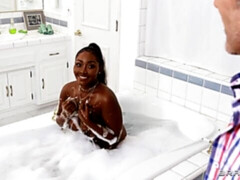 Salle de bains, Gros cul, Gros seins, Brunette brune, En levrette, Noir ébène, Interracial, Mère que j'aimerais baiser