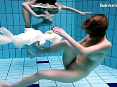 18, デカ尻, ドレス, レズビアン, 下着, プール, シャワー, 水中