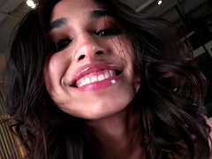 Grosse bite, Brunette brune, Mignonne, Masturbation, Pov, Réalité, Adolescente, Nénés