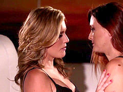 Lesbisch, Muschi, Rotschopf, Strümpfe, Überraschung