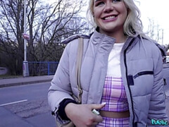 Blonde, Sucer une bite, Gorge profonde, Européenne, Pov, Public, Tatouage, String