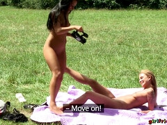 Amateur, Blonde, Européenne, Léchez, Masturbation, Seins naturels, De plein air, Nénés