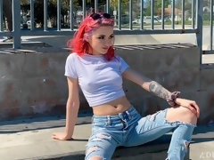 Kont, Hondjeshouding, Vingeren, Handbeurt, Strippen, Tatoeage, Tiener, Tieten likken