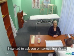 Sucer une bite, Éjaculation interne, Médecin, En levrette, Doigter, Infirmière, Bureau, Uniforme
