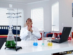 Lexi Luna gets pleasantly fucked by tattooed stallion