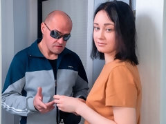 Sucer une bite, Brunette brune, En levrette, Branlette thaïlandaise, Culottes ou slips, Dénudage, Adolescente, Nénés