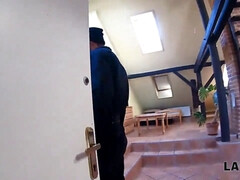 Mooi, Blond, Bruinharig, Rondborstig, Oudere vrouw, Moeder die ik wil neuken, Kut duiken, Uniformpje