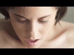 Пальцем, Поцелуи, Лесбиянка, Соски, Голышом, Бритые, Душ, Сосущие