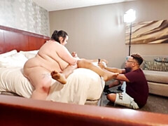 Belle grosse femme bgf, Gros cul, Grosse bite, Gros seins, Sucer une bite, Rondelette, En levrette