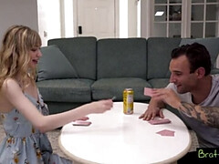 Blonde, Sucer une bite, Gorge profonde, Bite énorme, Petite femme, Rugueux, Maigrichonne, Suçant