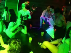 Club, Lesbienne, Léchez, Masturbation, Fête, Chatte, Timide, Mouillée