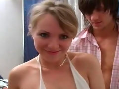 Cul, Blonde, Sucer une bite, En levrette, Double pénétration, Branlette thaïlandaise, Rasée, Plan cul à trois