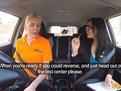 Rubia, Británico, Penetracion con dedos, Lesbiana, Lamidas, Madres para coger, Pov, Coño