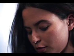 Sucer une bite, Bondage, Brunette brune, Extrême, Hard, Bite énorme, Monstre, Seins naturels
