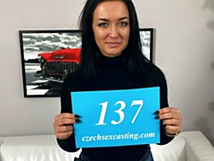 Gros cul, Grosse bite, Sucer une bite, En levrette, Seins naturels, Adolescente, Nénés