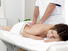 18 ans, Anal, Gros cul, Grosse bite, Sucer une bite, En levrette, Adolescente, Nénés