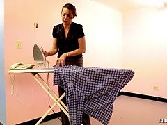 Grosser arsch, Braunhaarige, Frau, Handjob, Hausfrau, Milf, Realität, Scherzbold