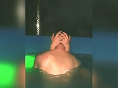 Amateur, Tromperie, Tir de sperme, Embrassement, Orgasme, Public, Maigrichonne, Nénés