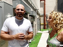 18 jahre, Leie, Blondine, Blasen, Stiefel, Anfeuerer, Im freien, Jungendliche (18+)