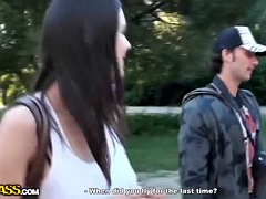 Gros seins, Brunette brune, Tromperie, Tir de sperme, Groupe, Public, Plan cul à trois, Nénés